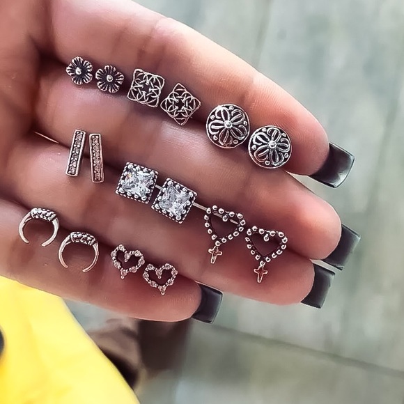Jewelry - ⚜️[𝟯/$𝟮𝟴]⚜️8 Silver Crystal Earrings Set NEW
